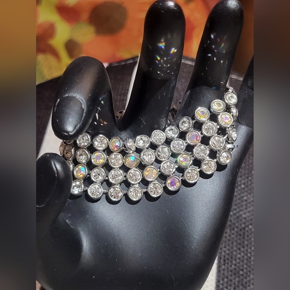 very pretty bracelet white stones and some aurora borealis stones costume jewelr - Picture 5 of 9